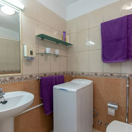 Apartment Santa Maria 85 - One Bed *