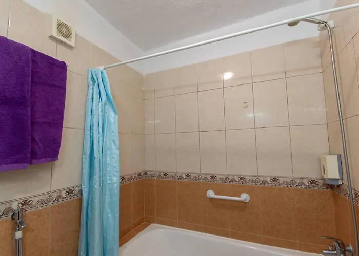 Santa Maria 85 - One Bed *